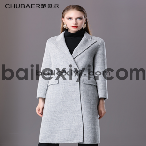 主流羊毛衣外加外套时尚年轻穿法