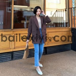 冬季简约搭配，美女穿出超神女神风范