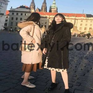 秋冬羽绒服穿搭示范，这个冬天美丽不"冻人