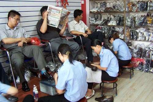 大学生开修鞋加盟店月入近万