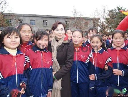 淘漉音乐824期-她唱歌必搭四大天王,曾惊艳春晚,拒嫁豪门 (图27)