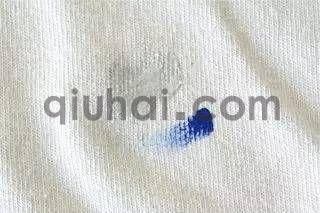 衣服晒干后沾满卫生纸屑，只要1块“刷碗布”，马上恢复“干净”(图4)